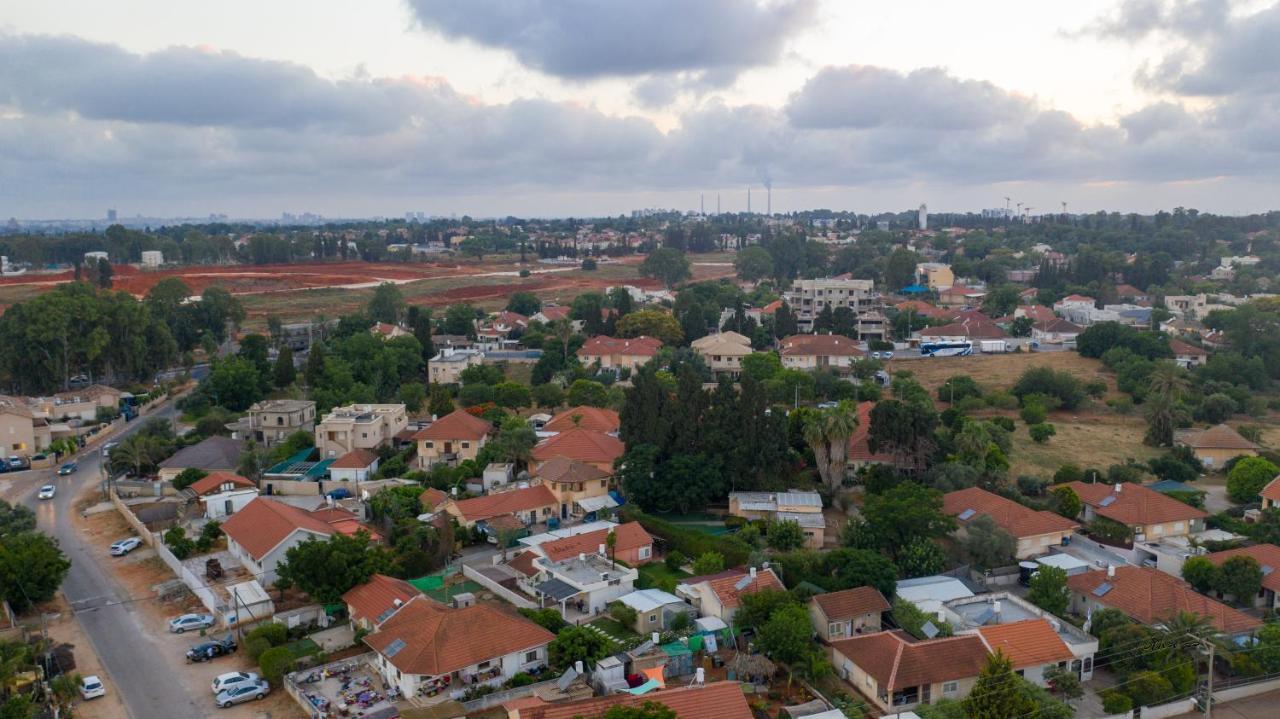 רומנטי ואיכותי בפרדס חנה La *